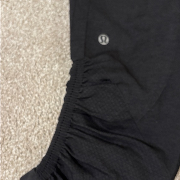 Lululemon compression crop pants size 6 - Picture 4 of 5